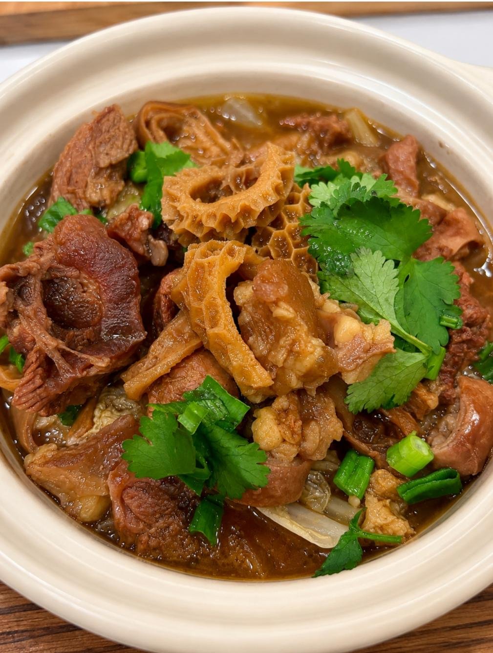酱油牛杂 — Soy-Braised Beef Offal